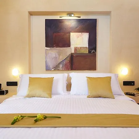 North Santorini A Luxury 5* Pyrgos Kallistis