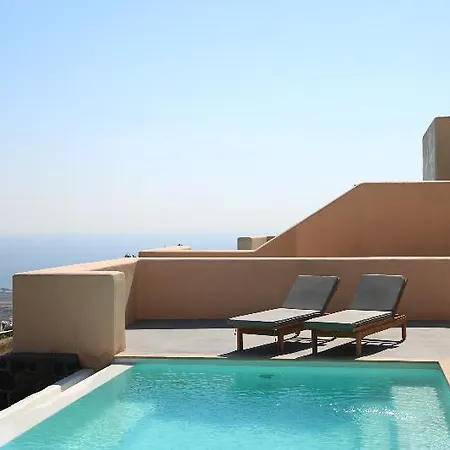 North Santorini A Luxury 5* Pyrgos Kallistis
