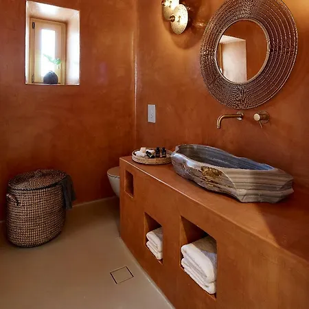 North Santorini A Luxury 5* Pyrgos Kallistis